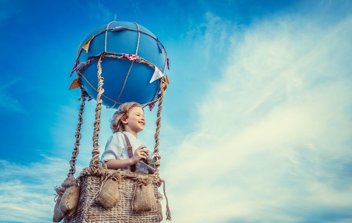 Decoration: A child flying in hot air balloon, smiling with a camera